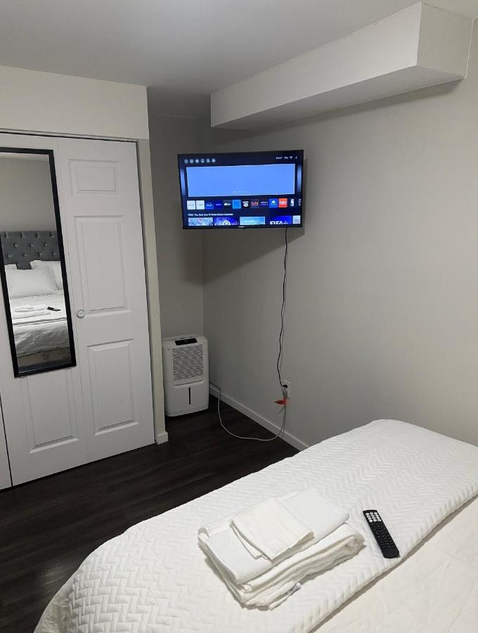 Homestay Comfortable 3 Bed Basement Unit *