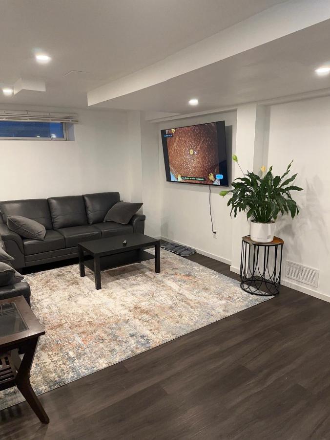 Homestay Comfortable 3 Bed Basement Unit