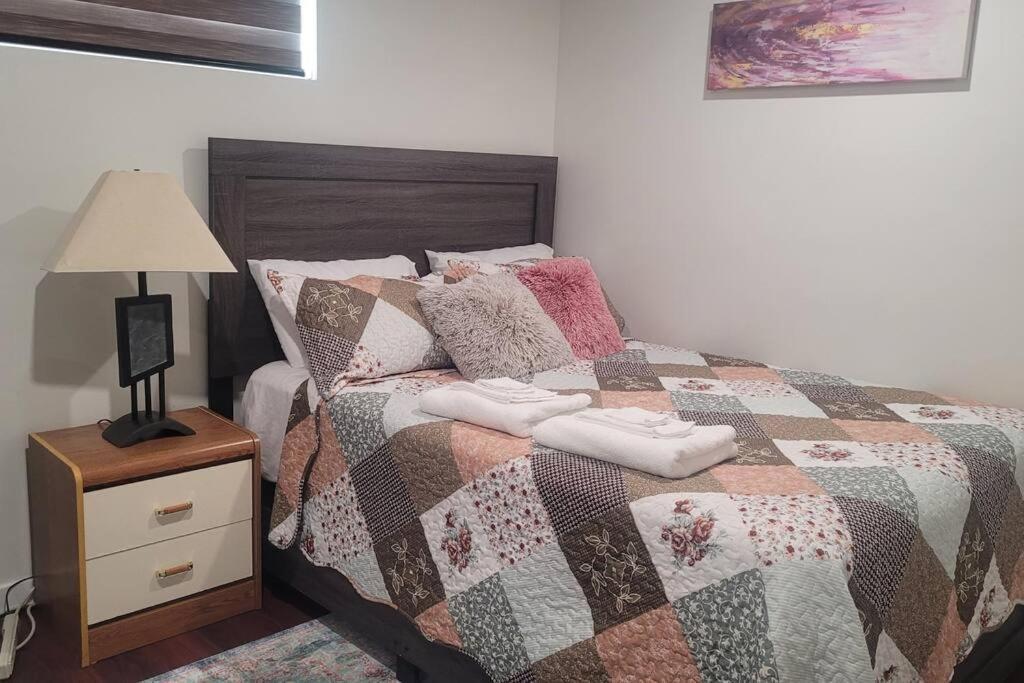 Two Luxury Bedrooms In The Basement Apartment *