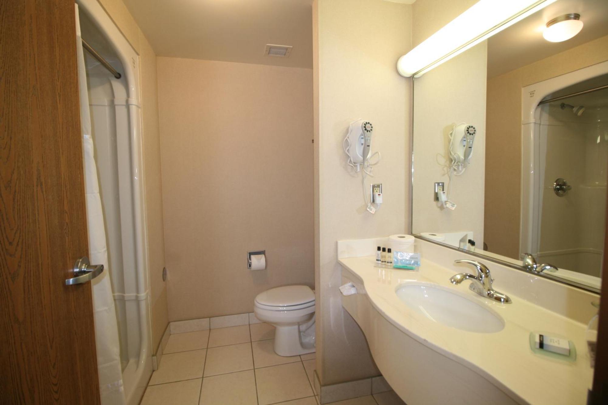 Humphry And Hotel 3*