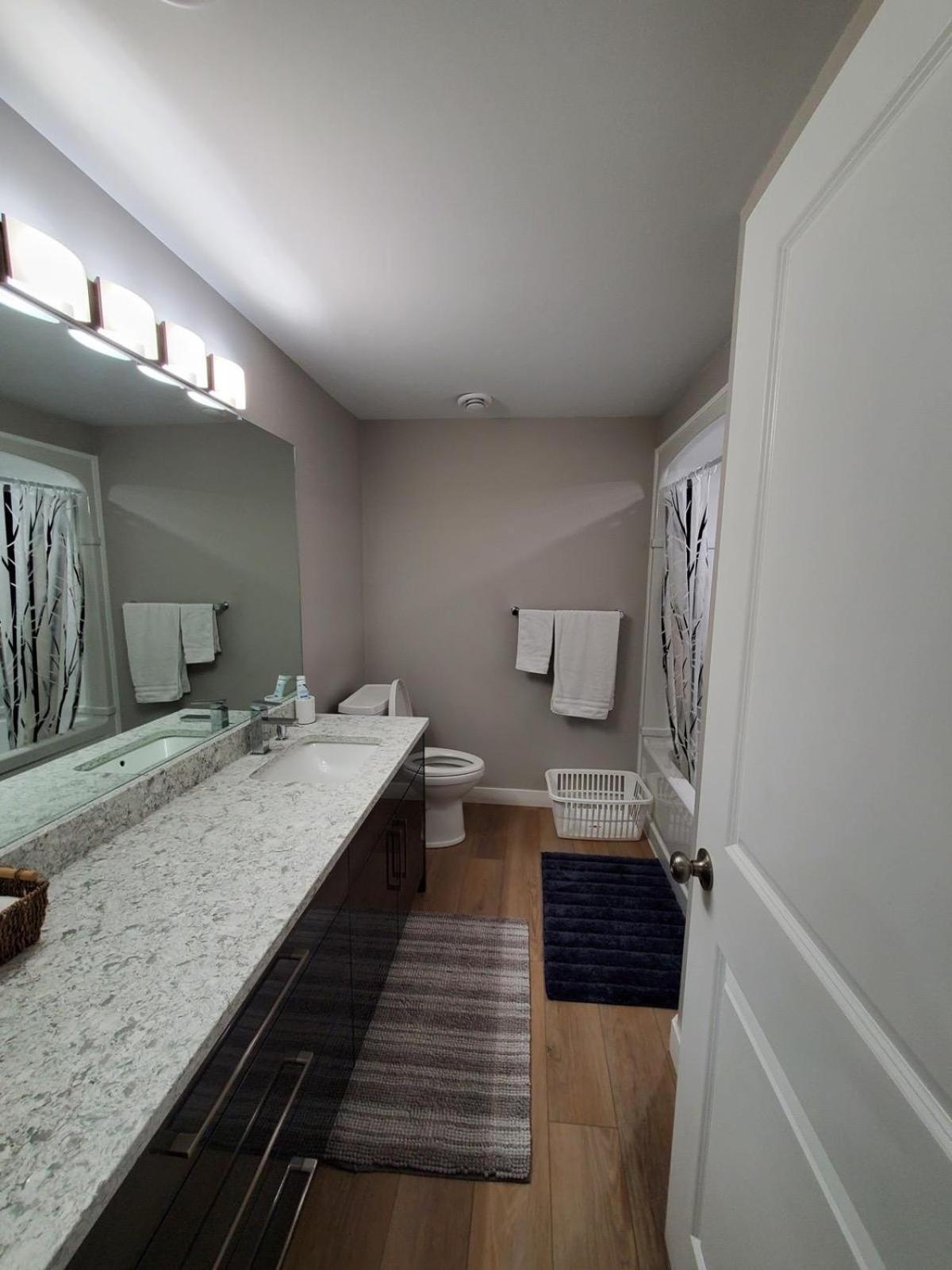 Private Entrance 2 Bed 1 Bath *
