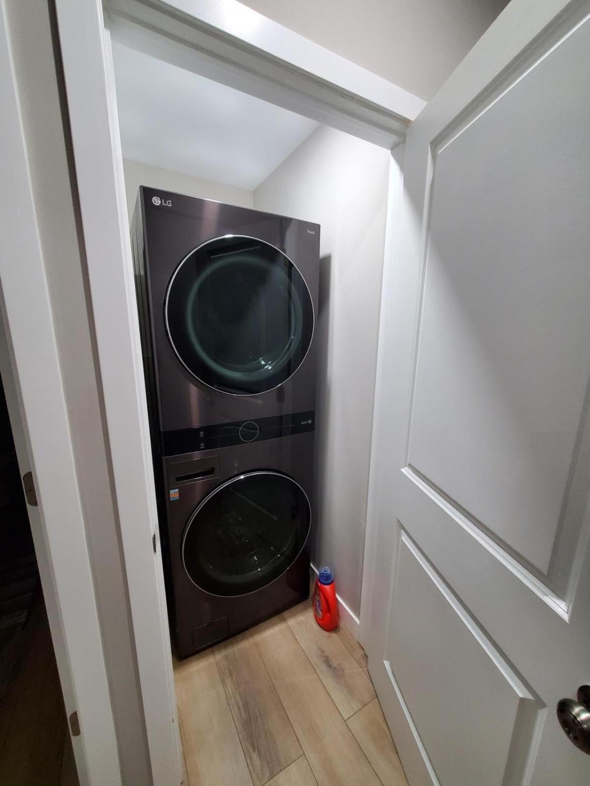 Private Entrance 2 Bed 1 Bath