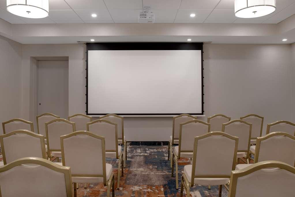Hampton By Hilton Downtown * Winnipeg