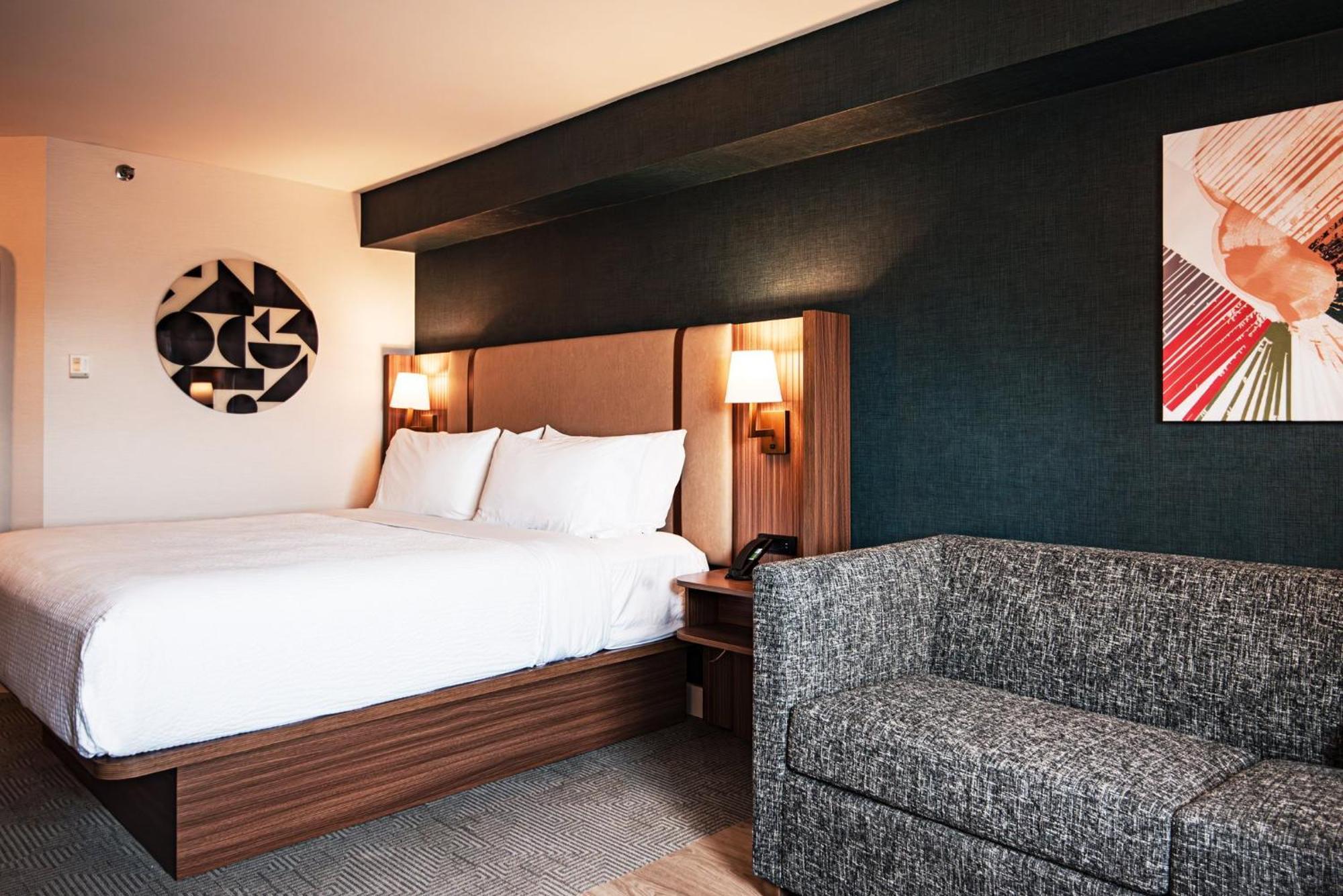 Hotel & Downtown By Ihg