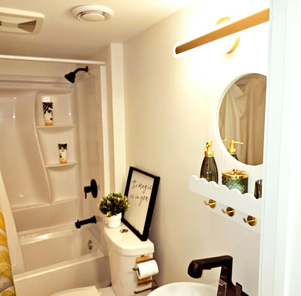 Cozy Basement Walk To Transit Guest house *
