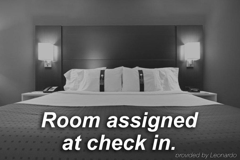 - Airport West By Ihg Hotel Winnipeg