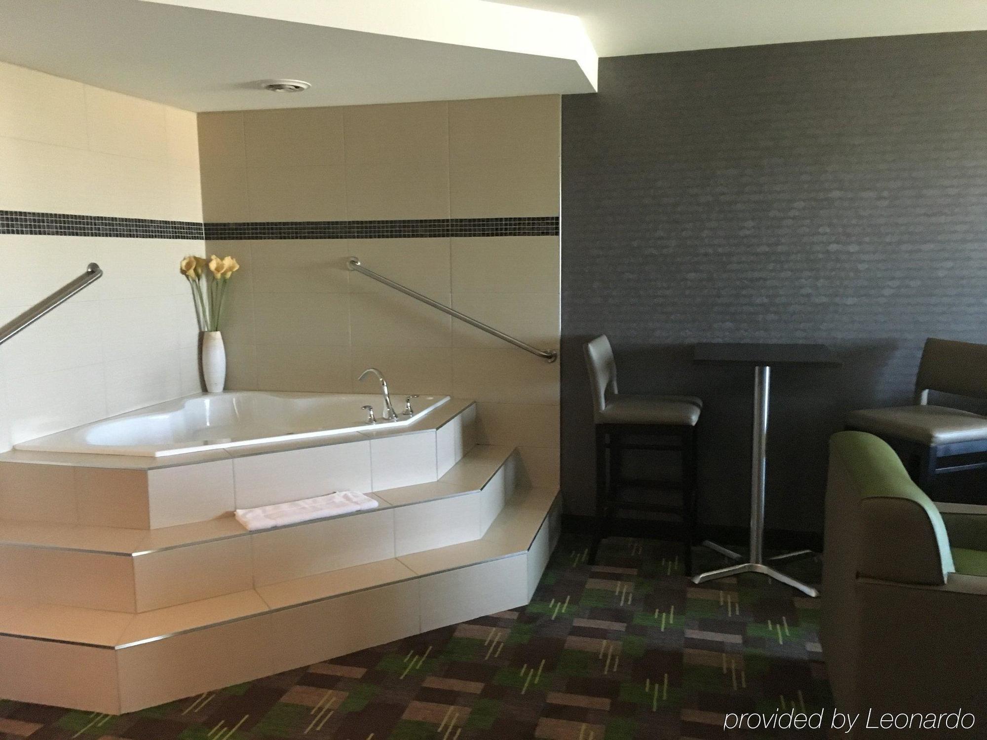 Hotel Express Airport - Polo Park By Ihg Winnipeg