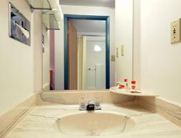 Hotel Super 8 By Wyndham West