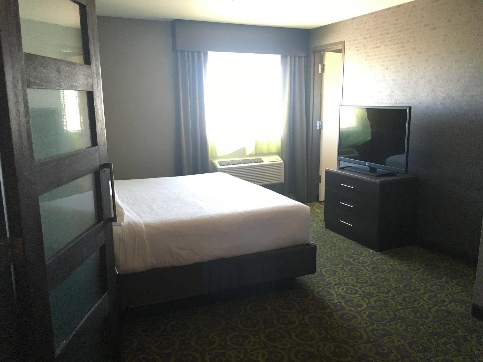 Express Airport - Polo Park By Ihg Hotel Winnipeg