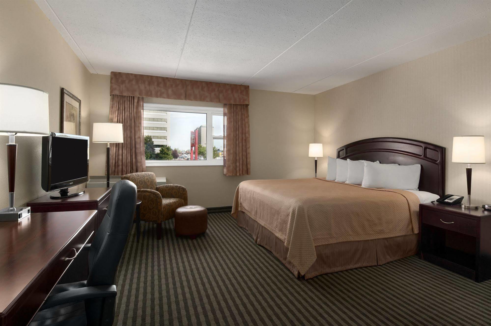 Viscount Gort Hotel, Banquet & Conference Centre Hotel 3*