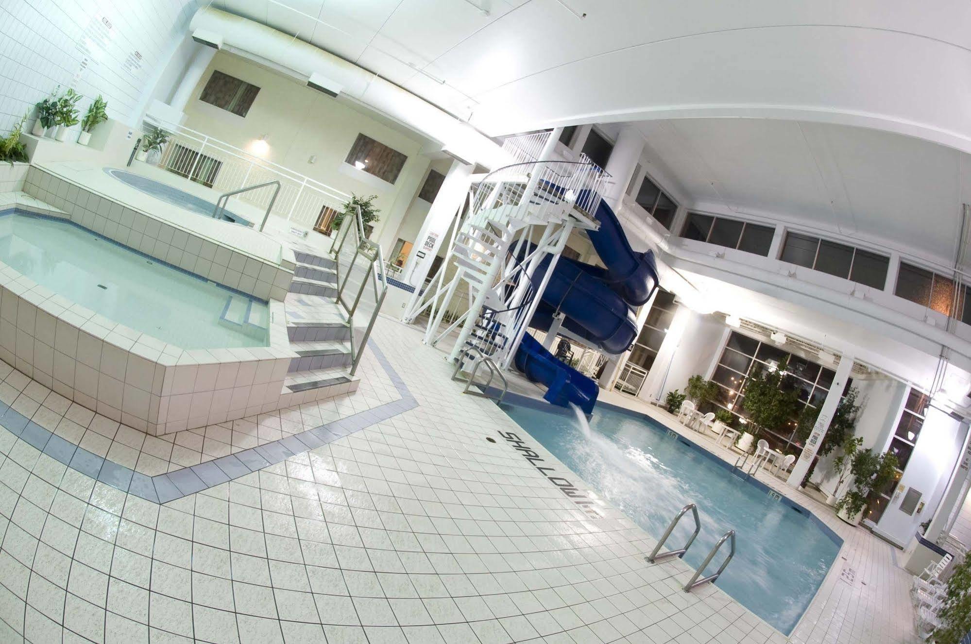 Viscount Gort Hotel, Banquet & Conference Centre Hotel 3*