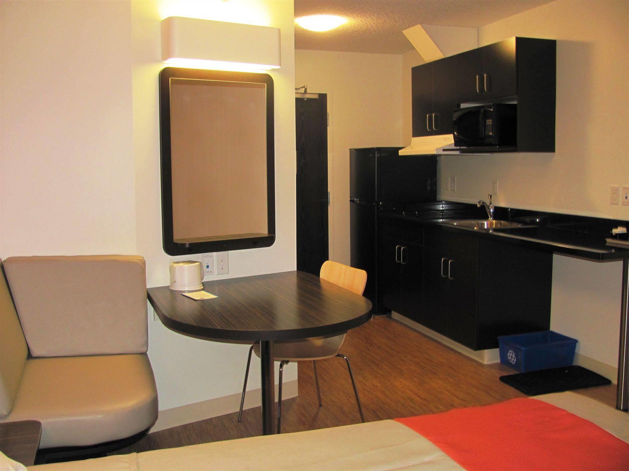Hotel 6-headingley, Mb - Winnipeg West Headingley