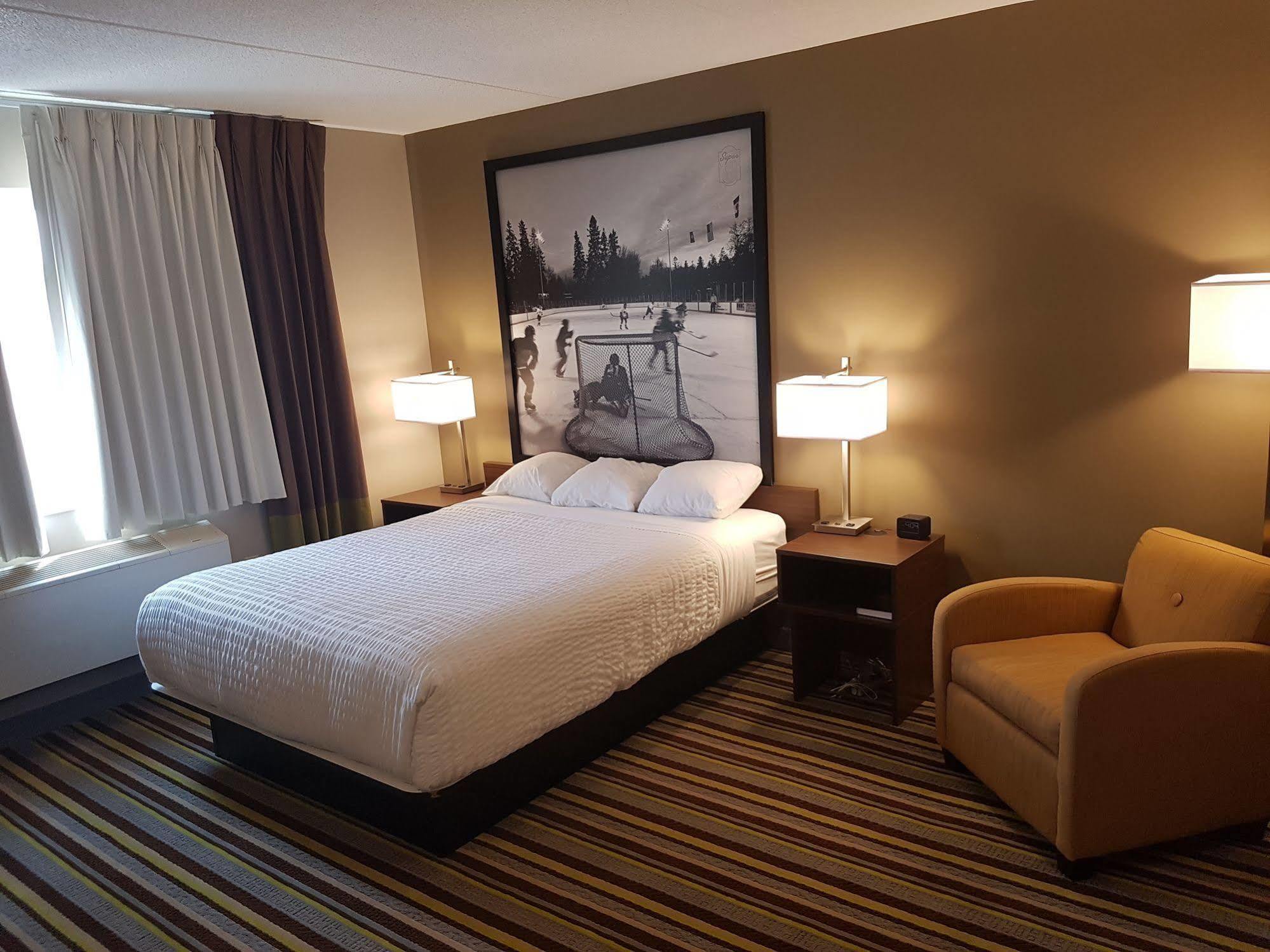 Super 8 By Wyndham West Hotel 3*