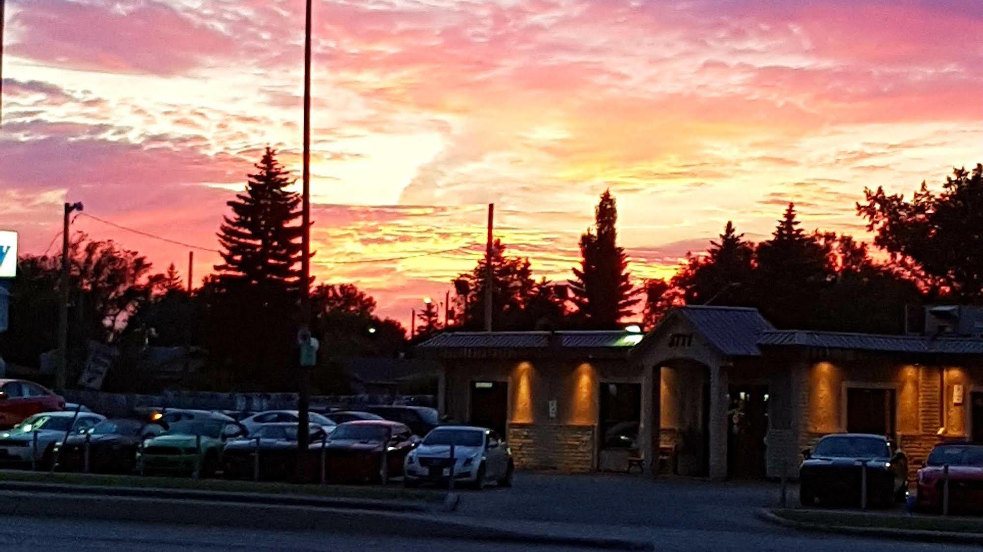 Super 8 By Wyndham West 3*