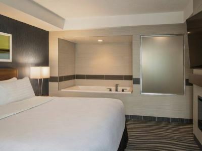 Hotel - Airport West By Ihg 3*