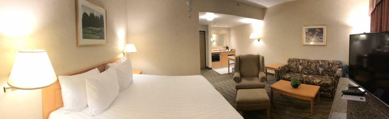 Humphry And Hotel 3*