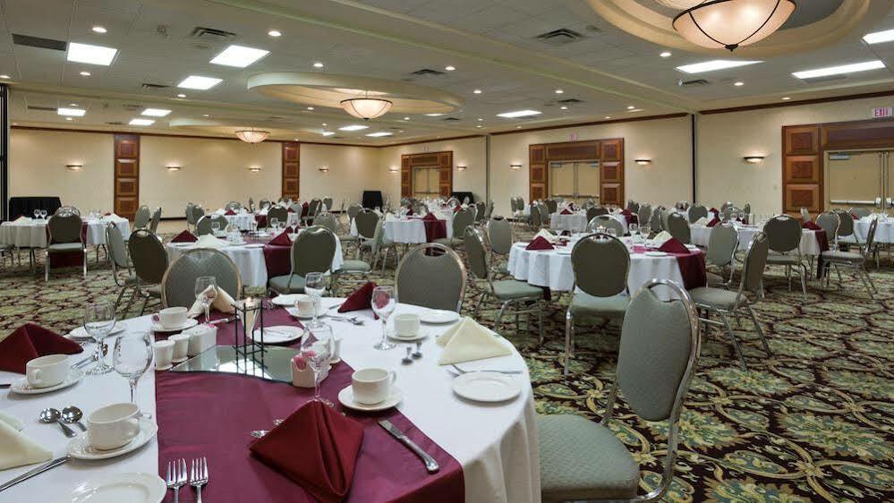 - Airport West By Ihg Winnipeg