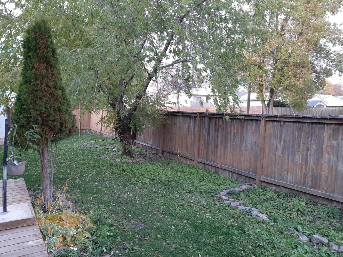 Transcona Private With Shared Guest house Winnipeg