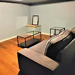 Cozy 4 Bedroom Townhouse - Peaceful Feel Of Home