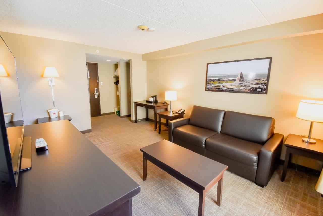 Canad Destination Centre Transcona Hotel 3*