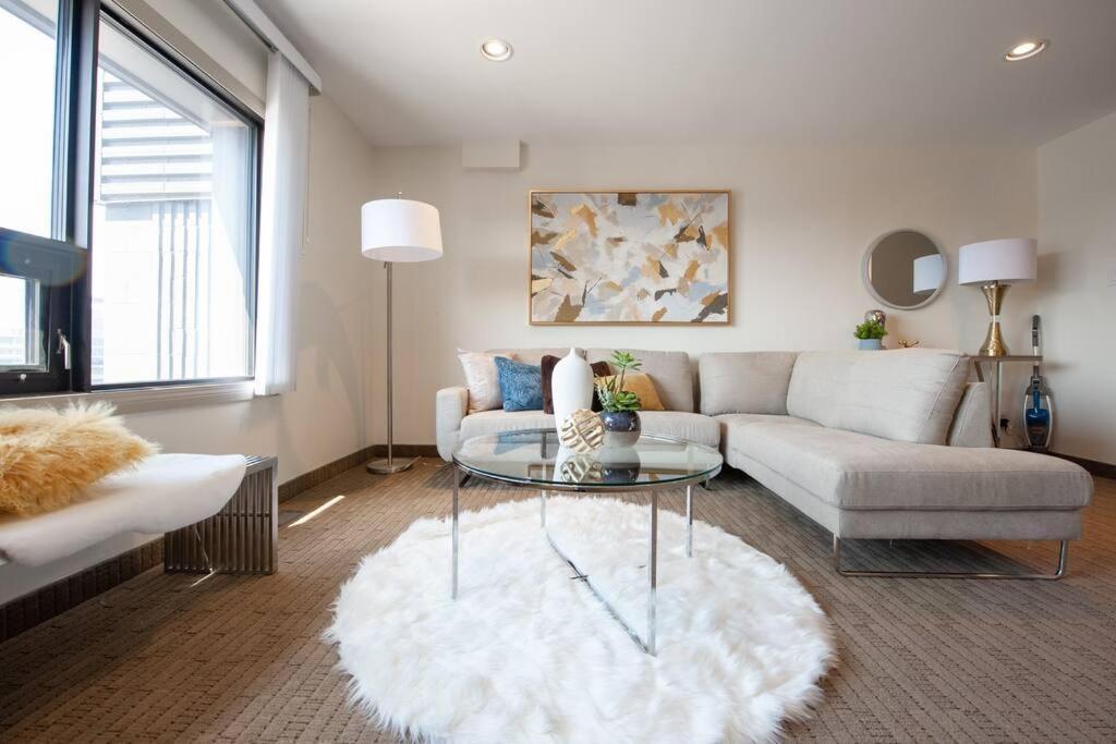 Luxury Living With An Amazing View 2302 Winnipeg