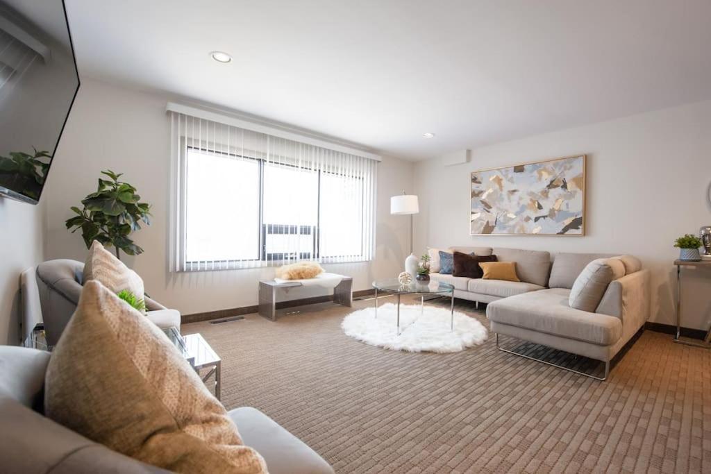 Apartment Luxury Living With An Amazing View 2302 *