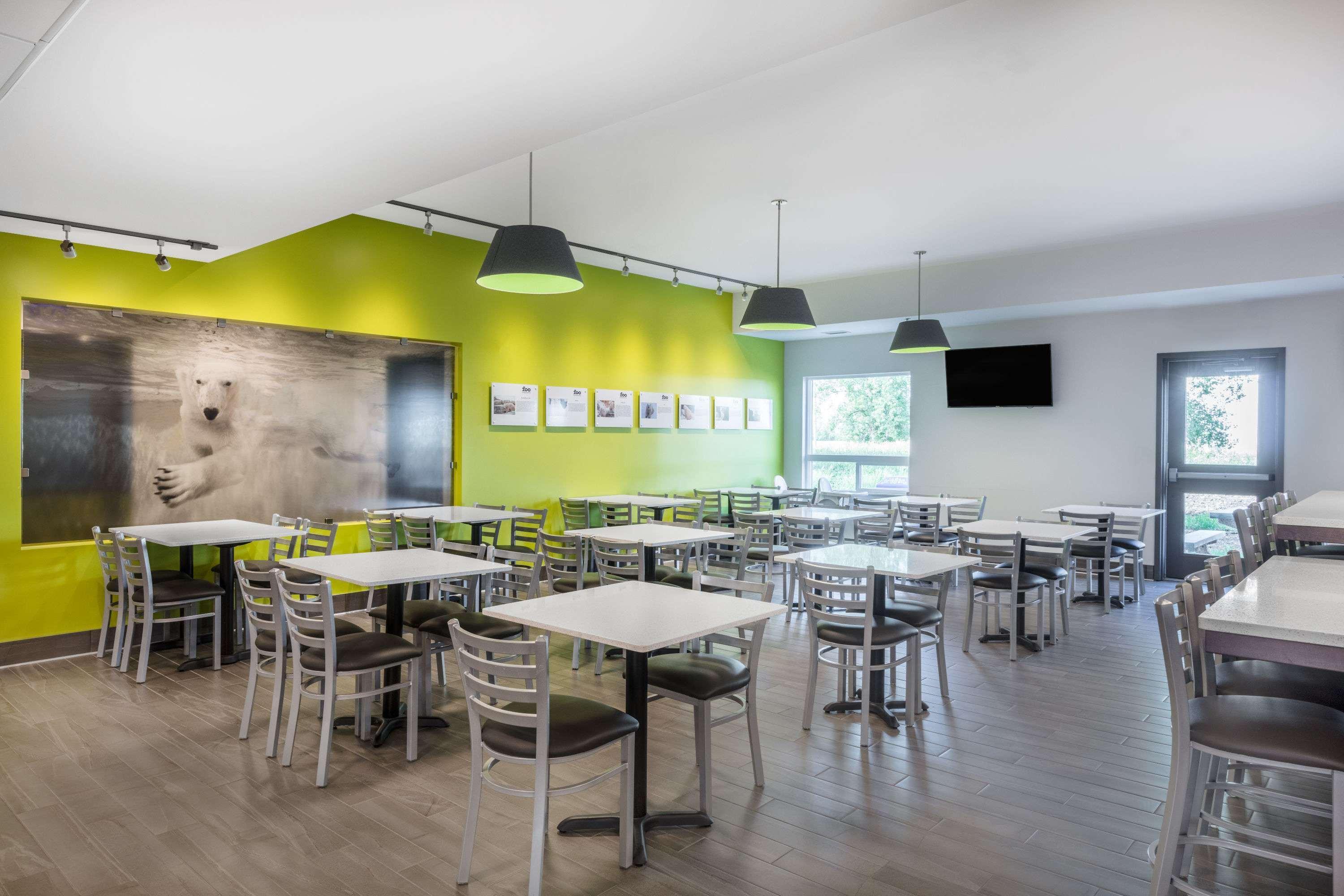Hotel Super 8 By Wyndham East Mb