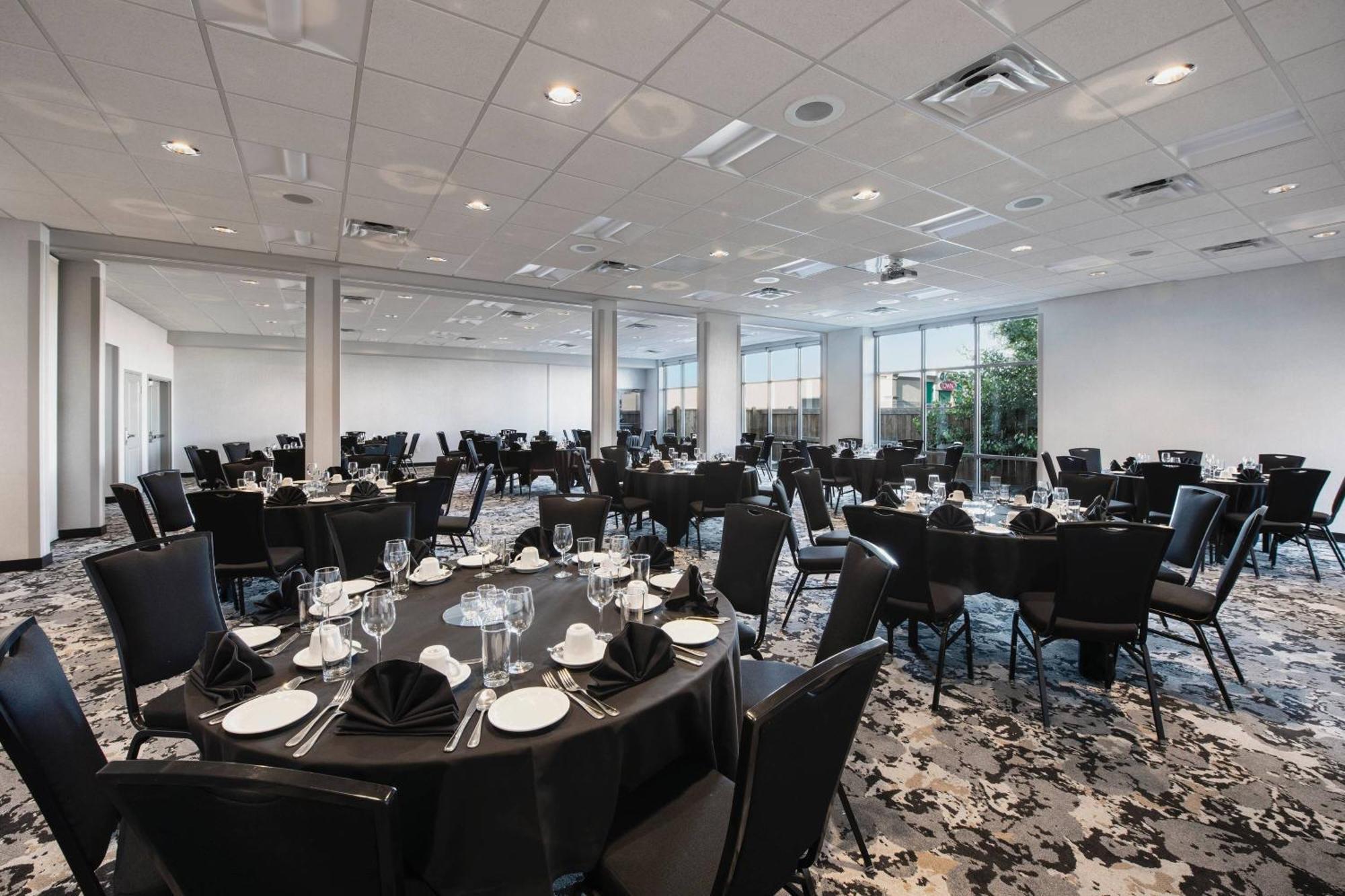 By Marriott Hotel Winnipeg