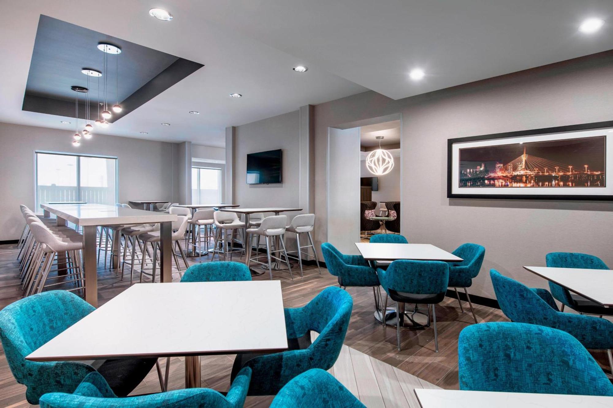 Hotel By Marriott Winnipeg