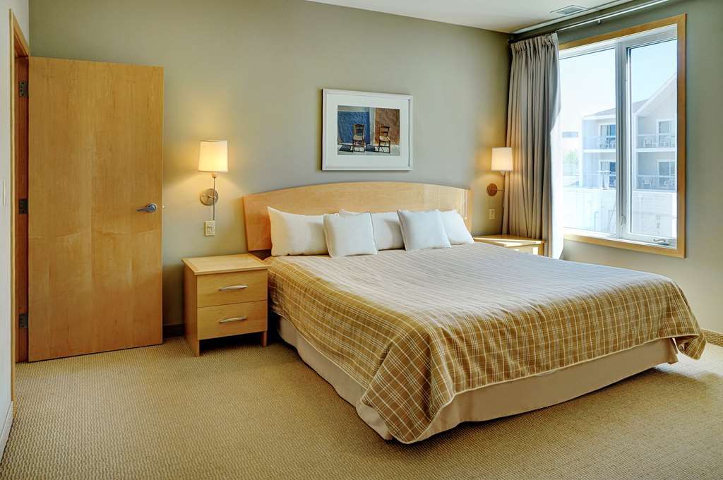 The Grand Airport By Lakeview Hotel